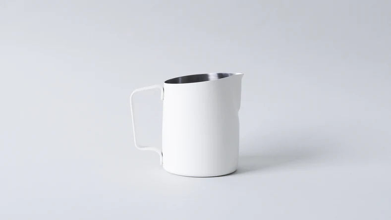 WPM PITCHER  17OZ MATTE WHITE WITH ROUND TIP AND DUAL VOLUME INDICATOR